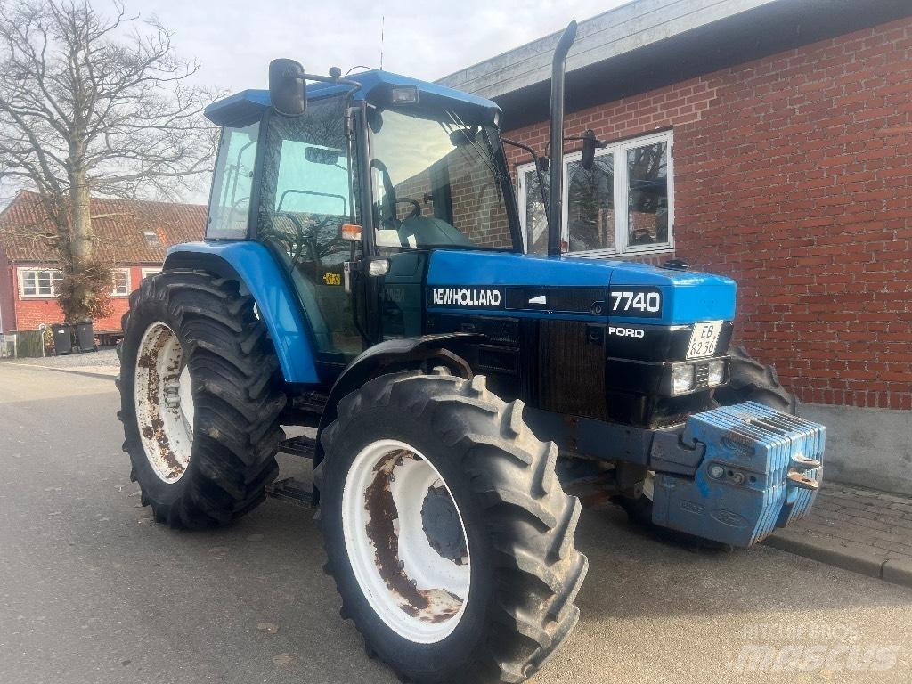 New Holland 7740 Traktori
