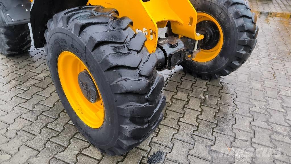 JCB 406 Iekrāvēji uz riteņiem