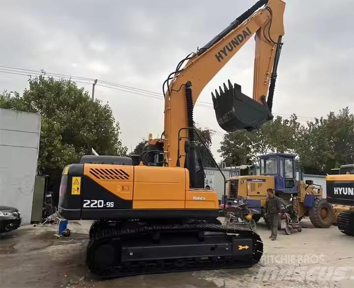 Hyundai R220-9S Kāpurķēžu ekskavatori