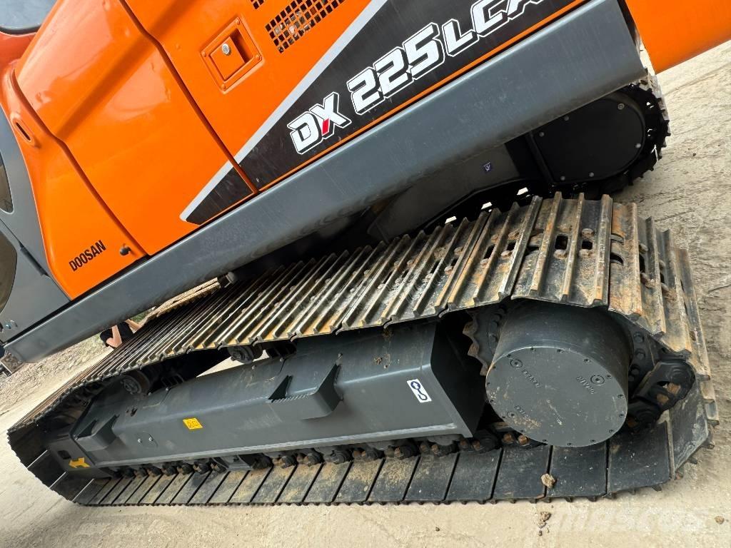 Develon DX 225 LCA Vidēja lieluma ekskavatori 7 t - 12 t