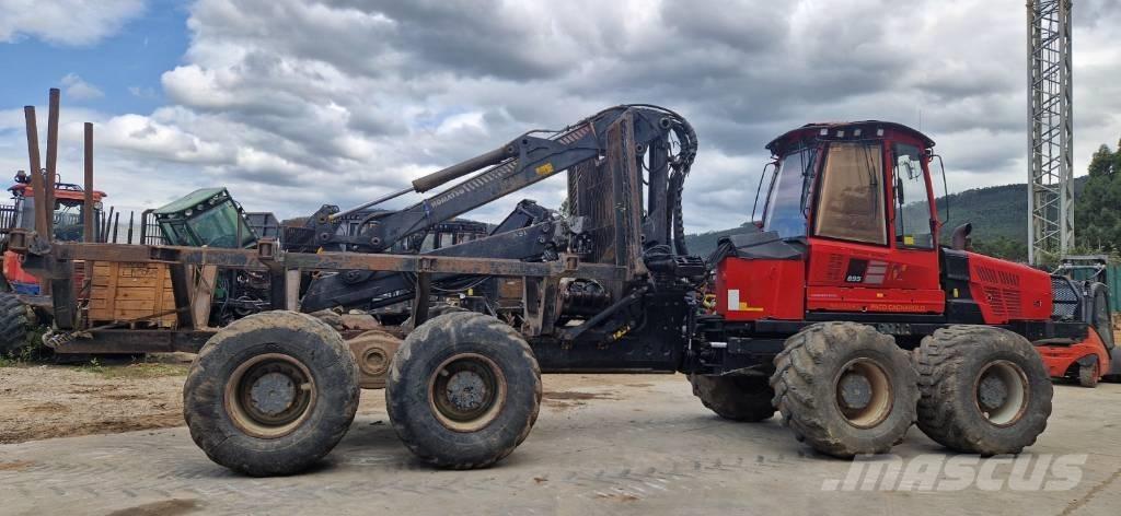 Komatsu 895 Forvarderi