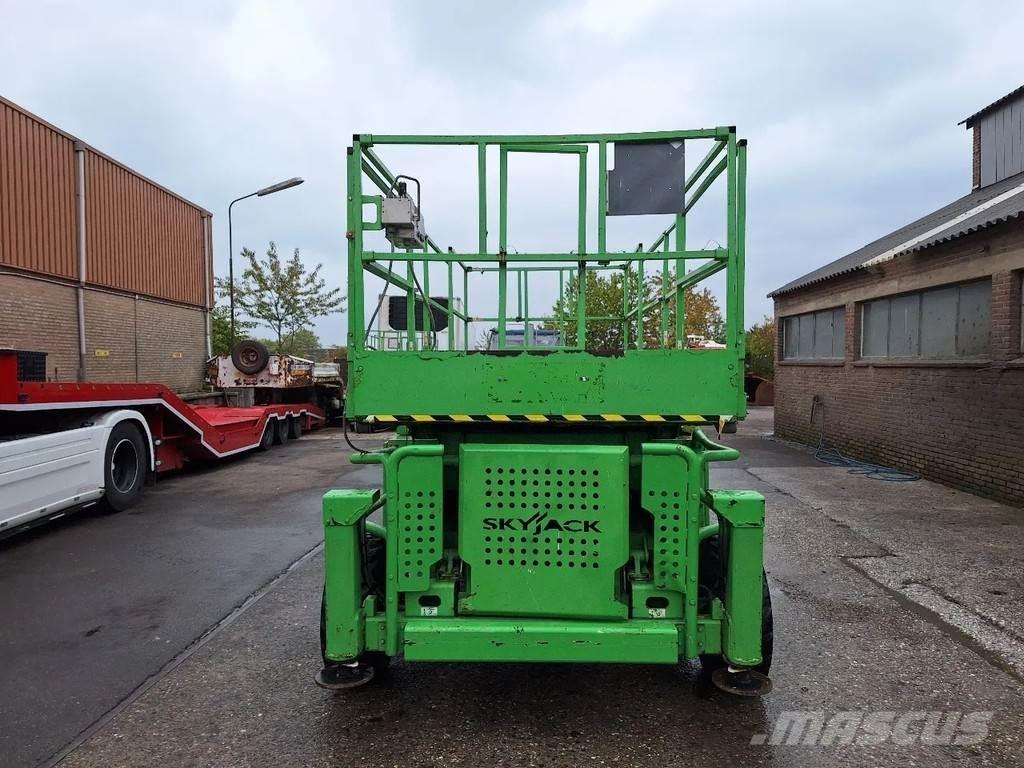 SkyJack SJ-8831 Šķerveida pacēlāji