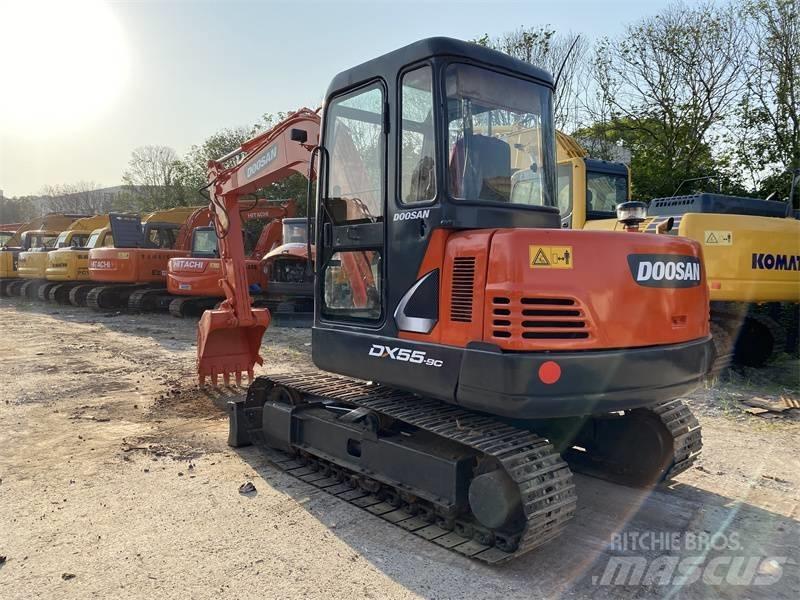 Doosan DX 55 Ekskavatori uz riteņiem