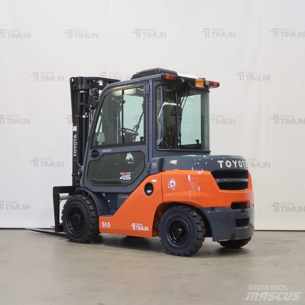 Toyota 40-8FD40N Tehnika ar dīzeļa dzinēju