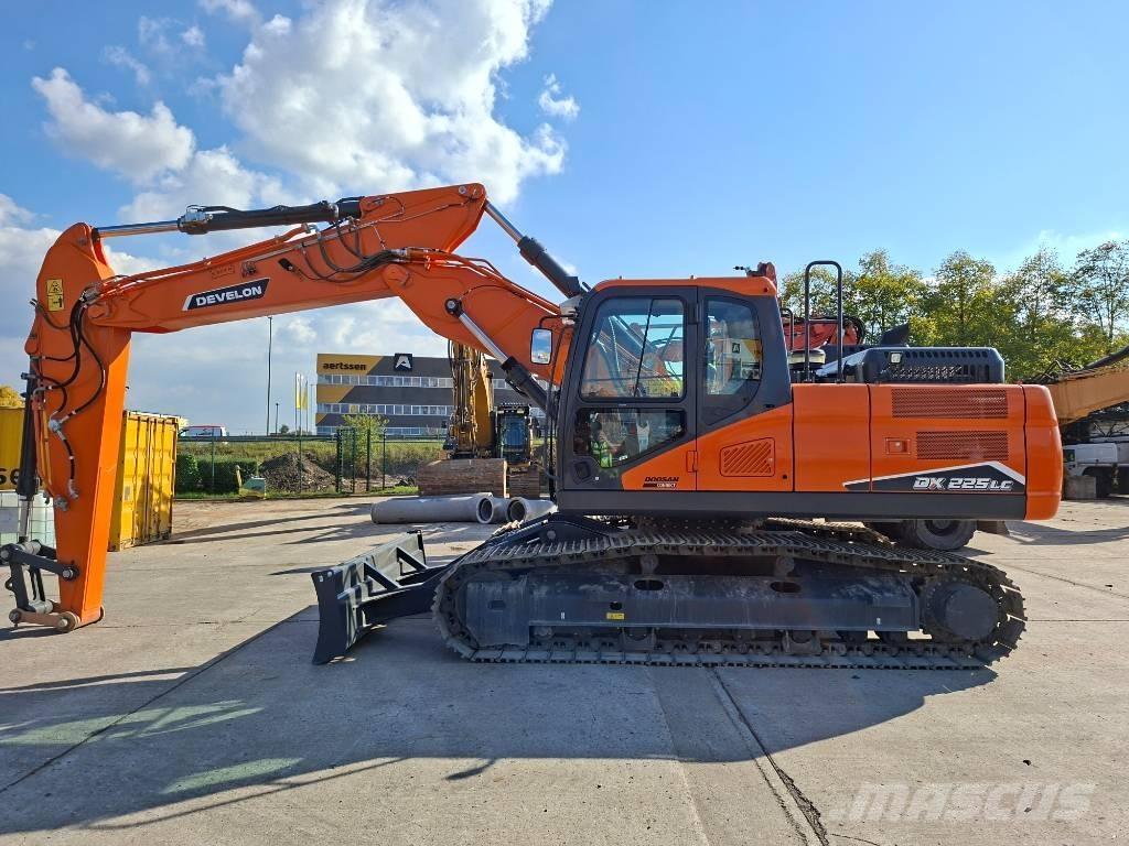 Develon DX 225 LC-7 Kāpurķēžu ekskavatori