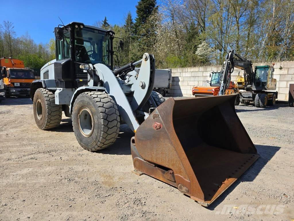 CAT 926M Iekrāvēji uz riteņiem