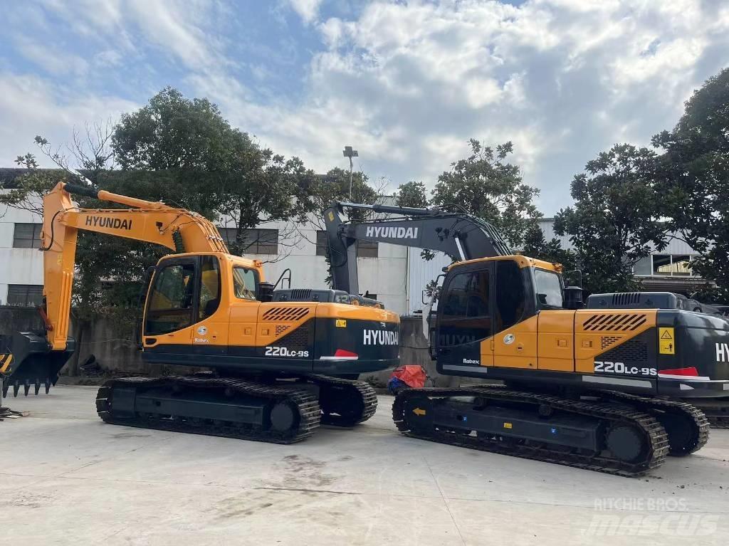 Hyundai R220LC-9S Ekskavatori uz riteņiem