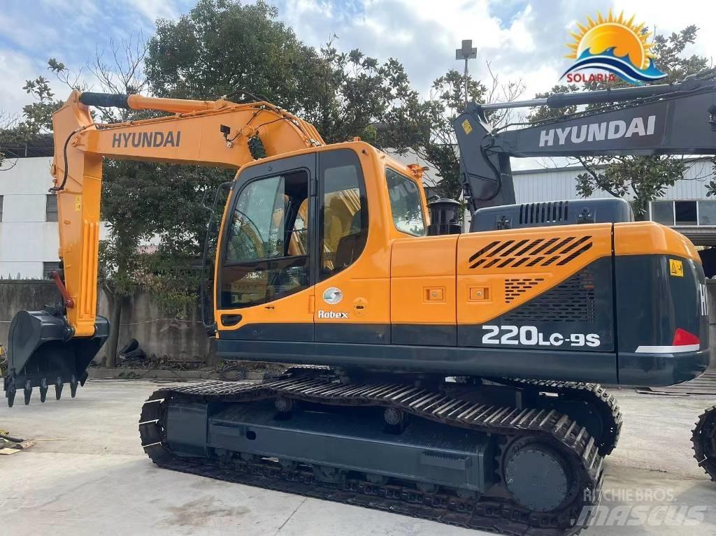 Hyundai R220LC-9S Ekskavatori uz riteņiem
