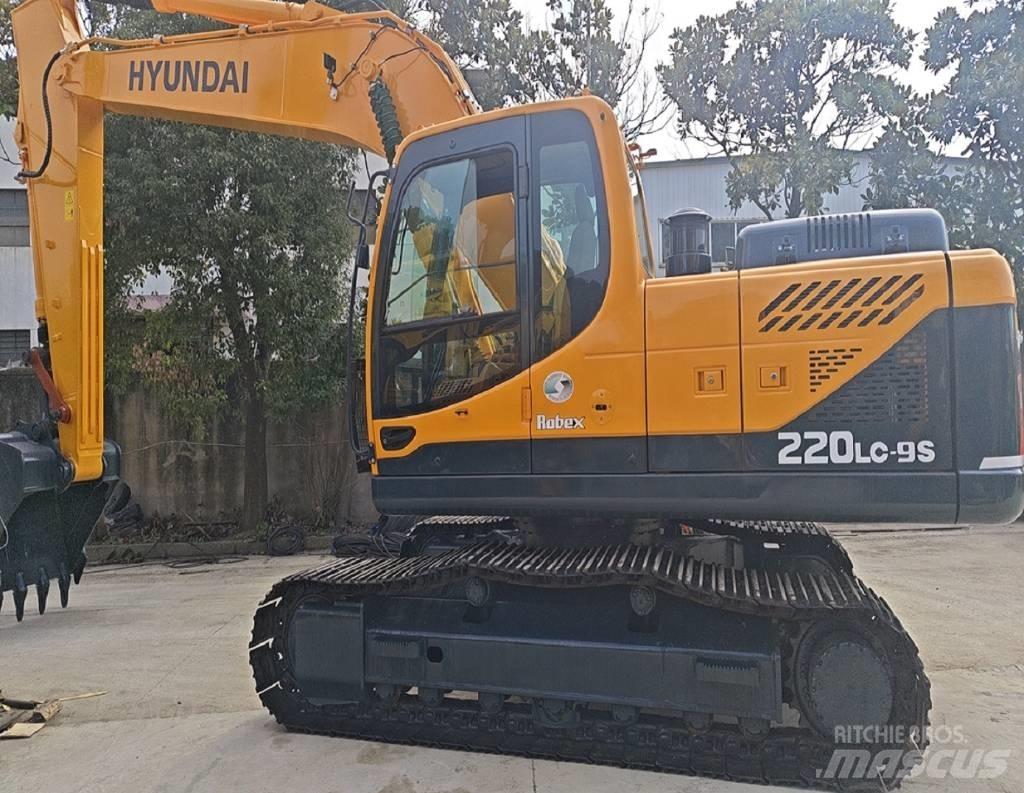 Hyundai R220LC-9S Ekskavatori uz riteņiem