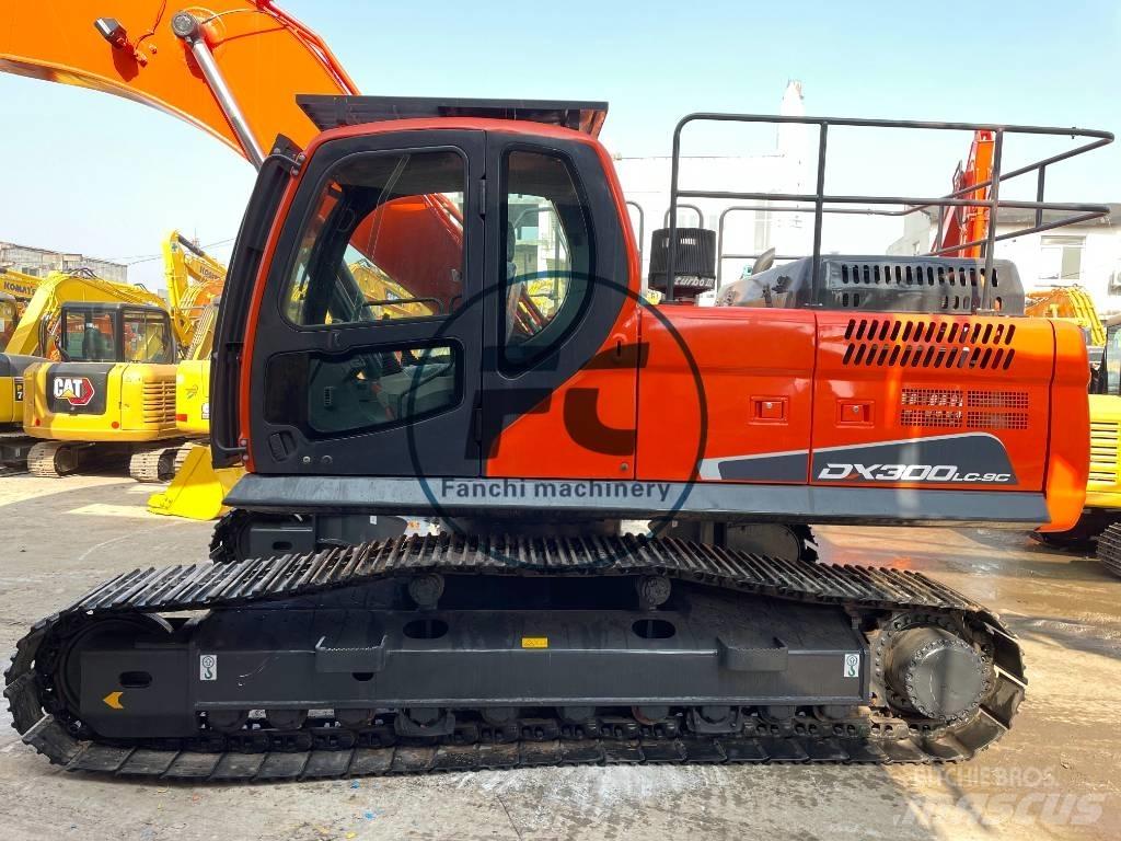 Doosan DX300 Kāpurķēžu ekskavatori