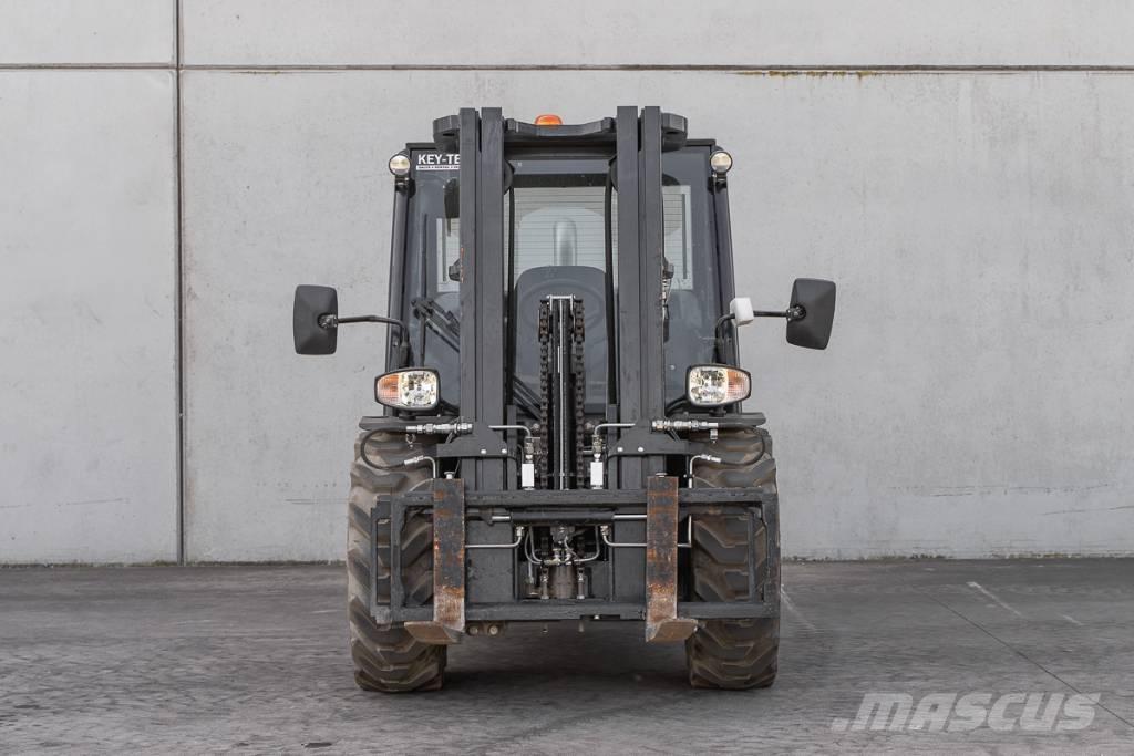 Manitou MC 25-4 Tehnika ar dīzeļa dzinēju