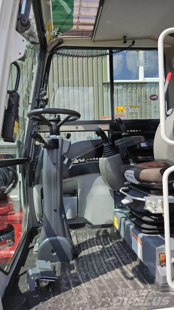 Takeuchi TB295W Ekskavatori uz riteņiem