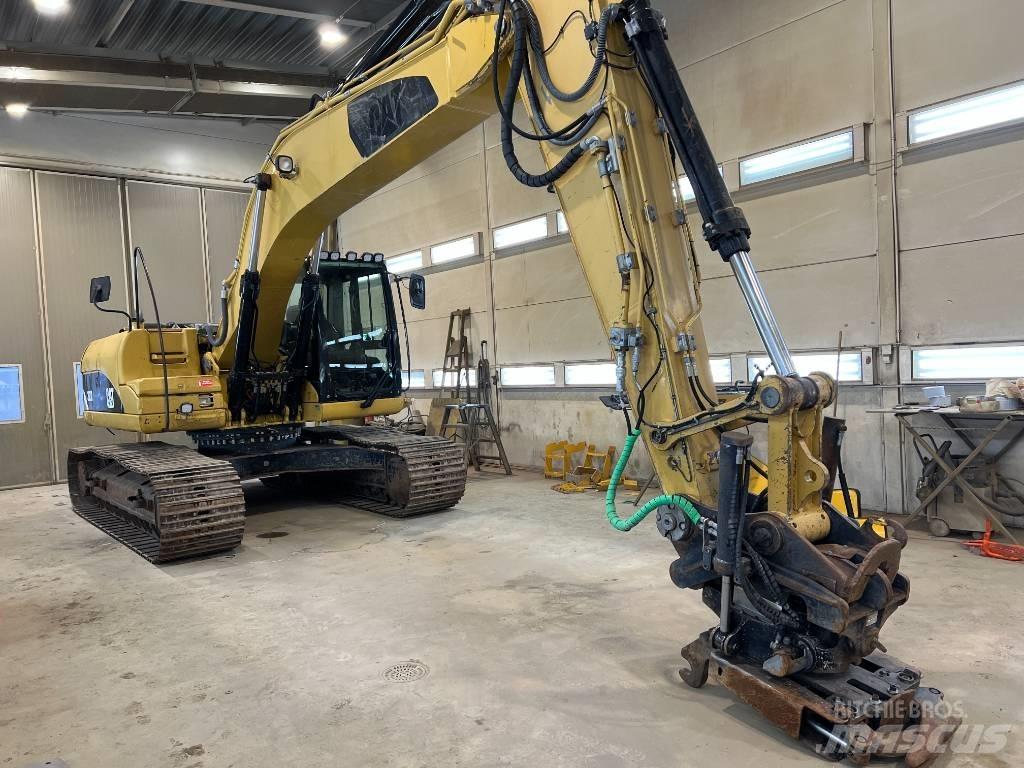 CAT 323 D L Kāpurķēžu ekskavatori