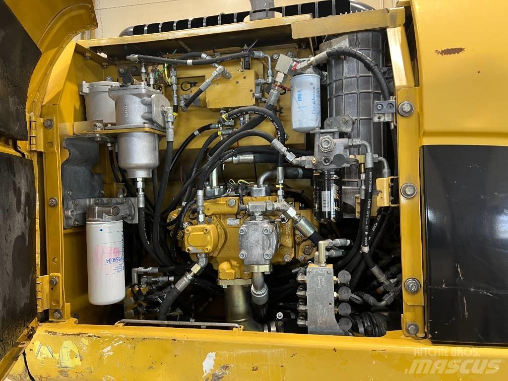 CAT 323 D L Kāpurķēžu ekskavatori