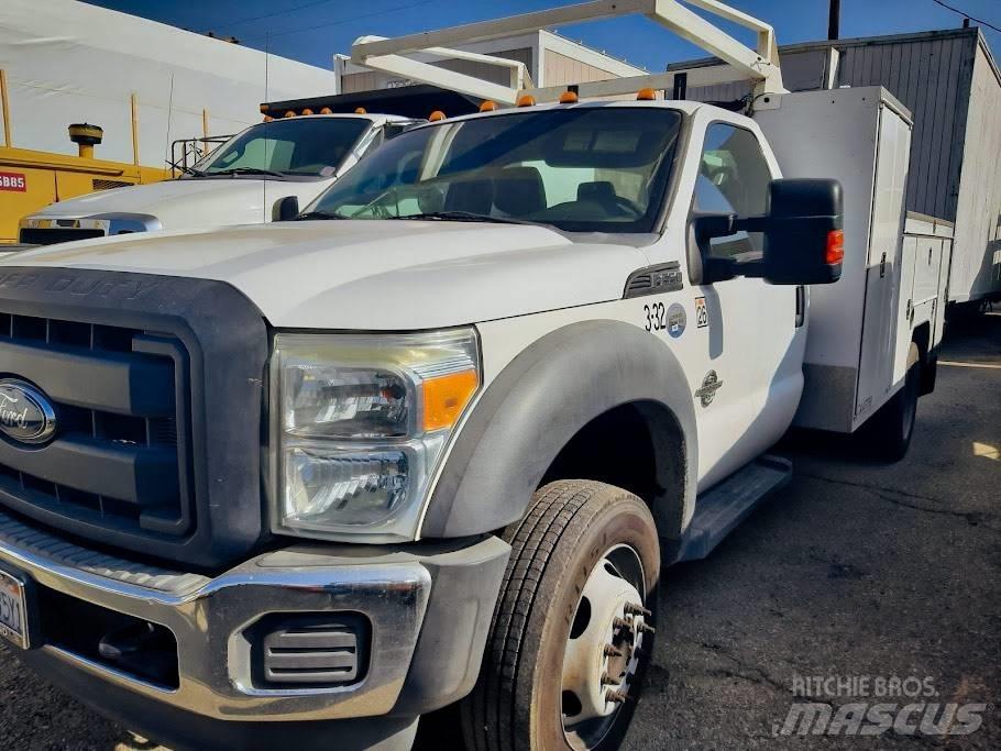Ford F 550 Vieglais kravas automobilis/izkraušana no sāniem