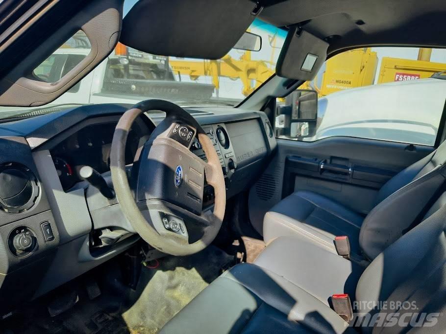 Ford F 550 Vieglais kravas automobilis/izkraušana no sāniem
