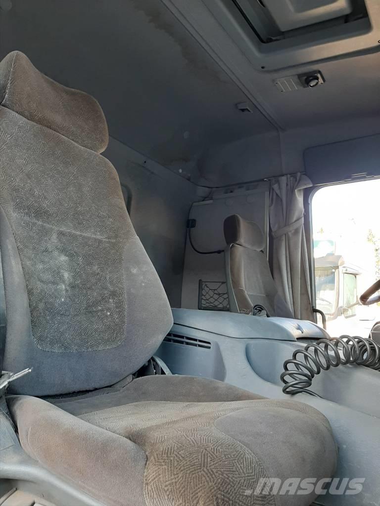 Scania P 124 Treileri ar āķi