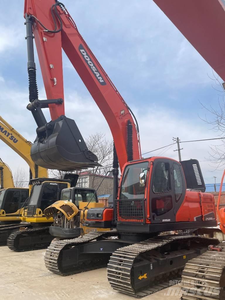Doosan DX 225LC-9C Kāpurķēžu ekskavatori