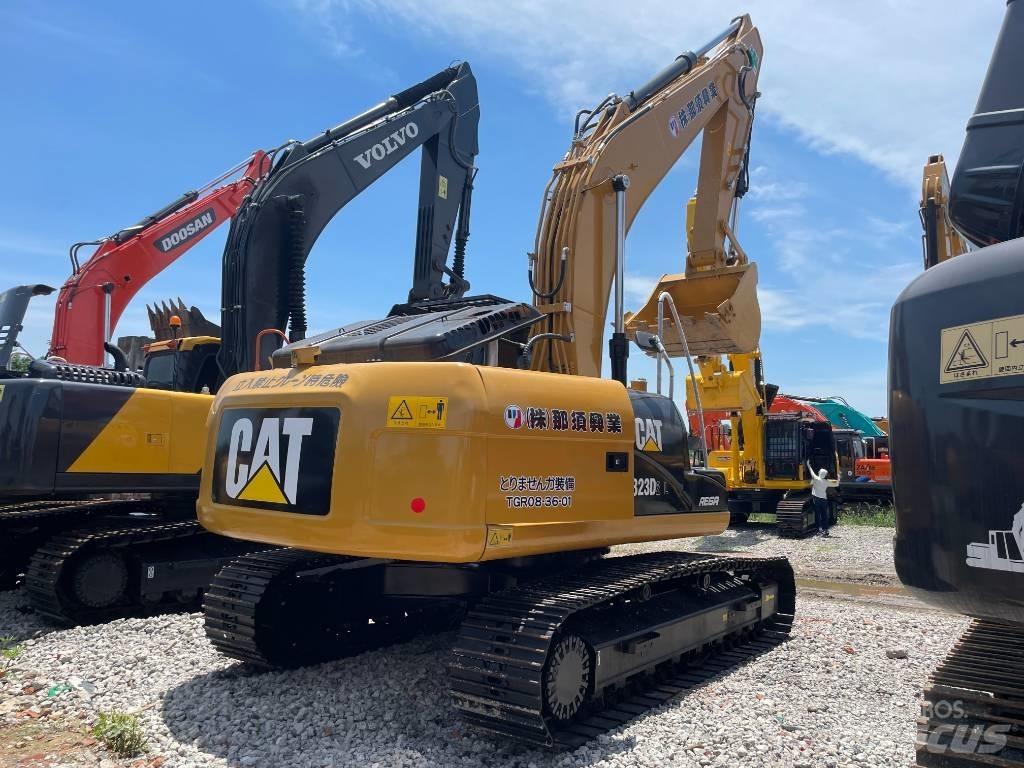 CAT 323D2 Kāpurķēžu ekskavatori