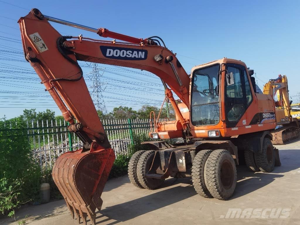 Doosan DH150W-7 Ekskavatori uz riteņiem