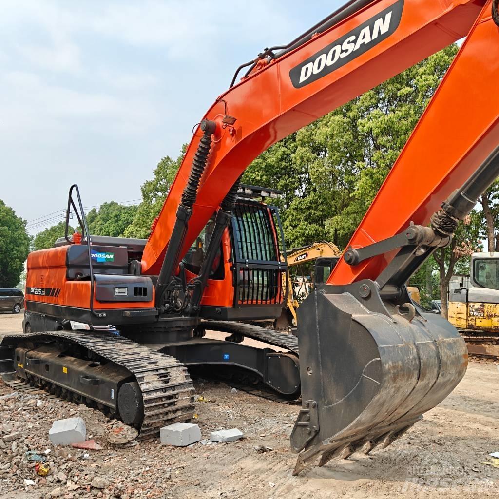 Doosan DX225-9C Kāpurķēžu ekskavatori
