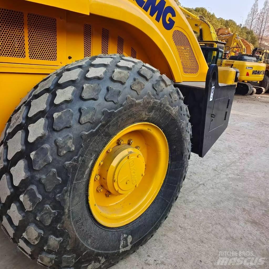 XCMG XS 142 J Vienvalča grunts veltņi