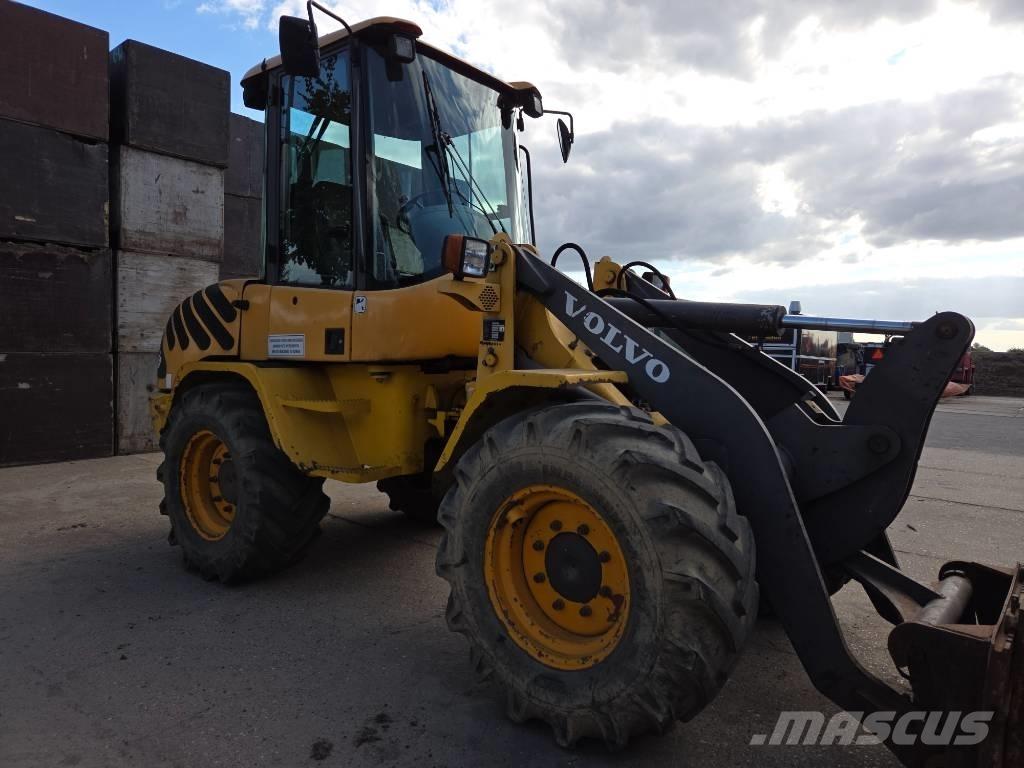 Volvo L 30 D Iekrāvēji uz riteņiem