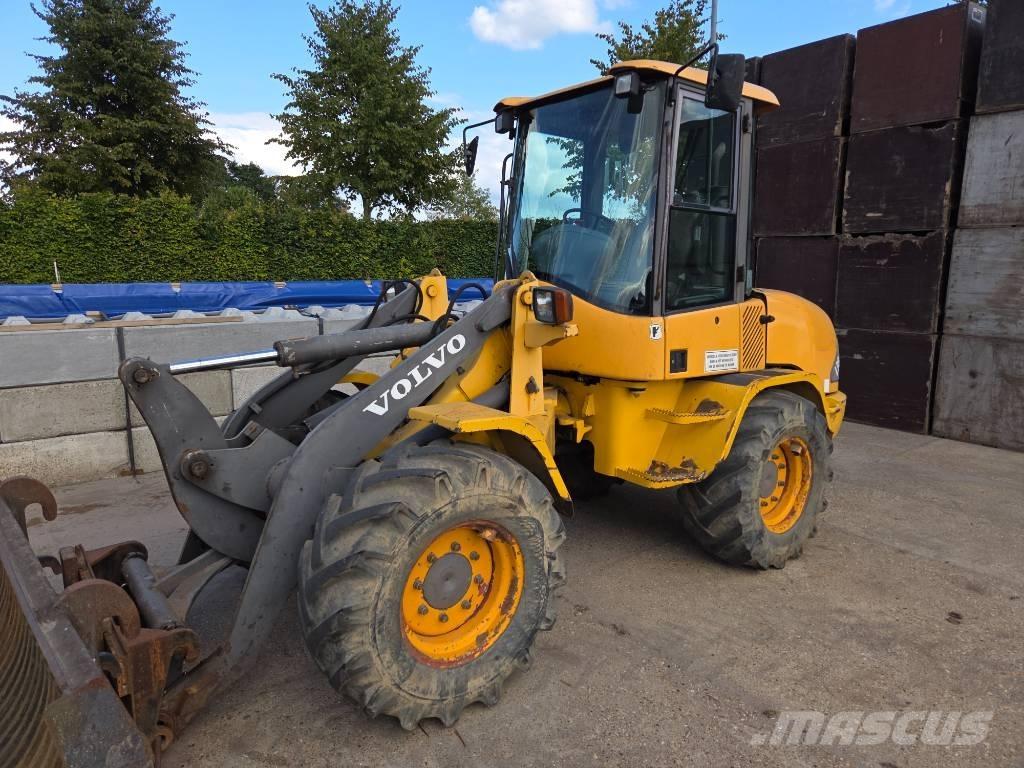 Volvo L 30 D Iekrāvēji uz riteņiem