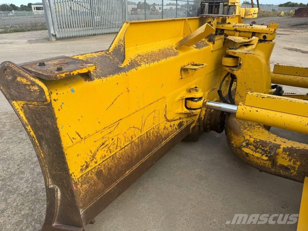 Komatsu D61PX-24 Kāpurķēžu buldozeri