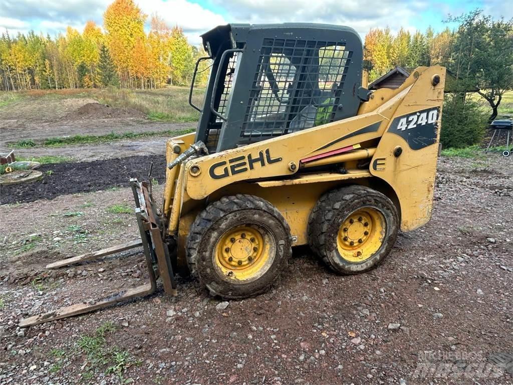 Gehl 4240 Lietoti riteņu kompaktiekrāvēji