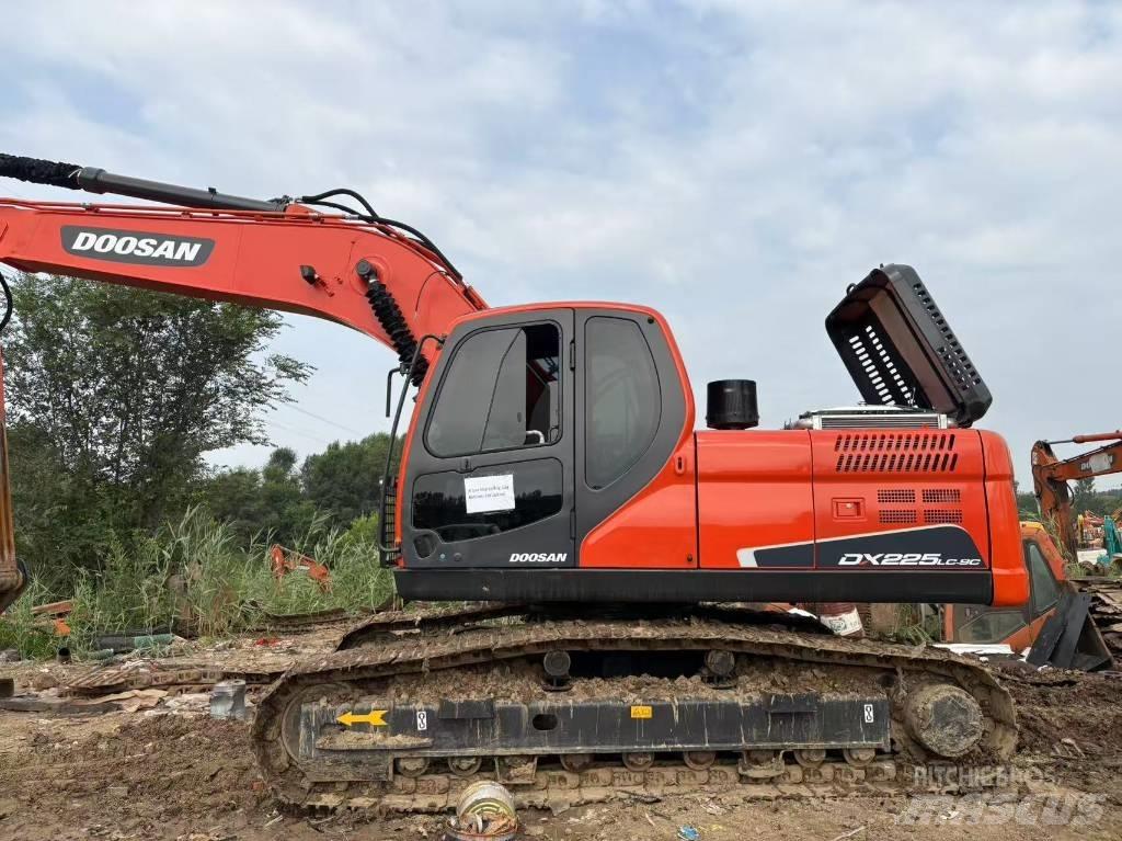 Doosan DX225LC-9C Kāpurķēžu ekskavatori