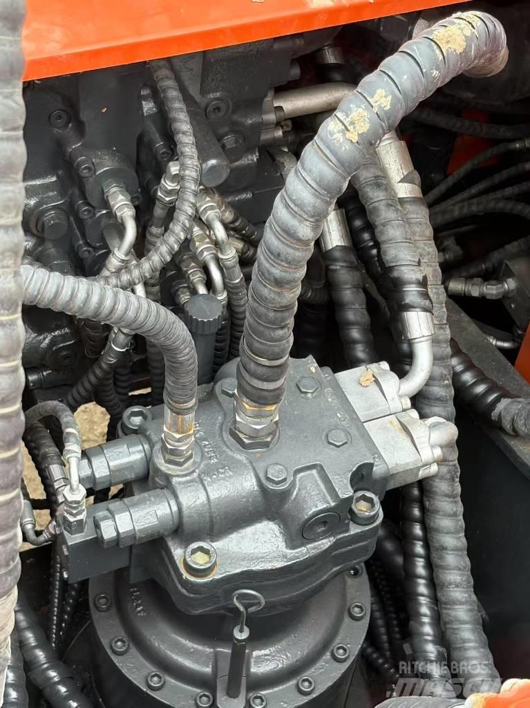 Doosan DX225LC-9C Kāpurķēžu ekskavatori
