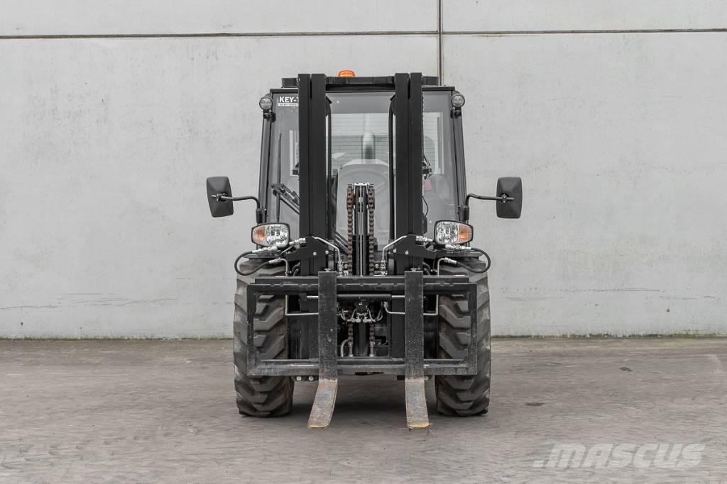 Manitou MC 30-4 Tehnika ar dīzeļa dzinēju