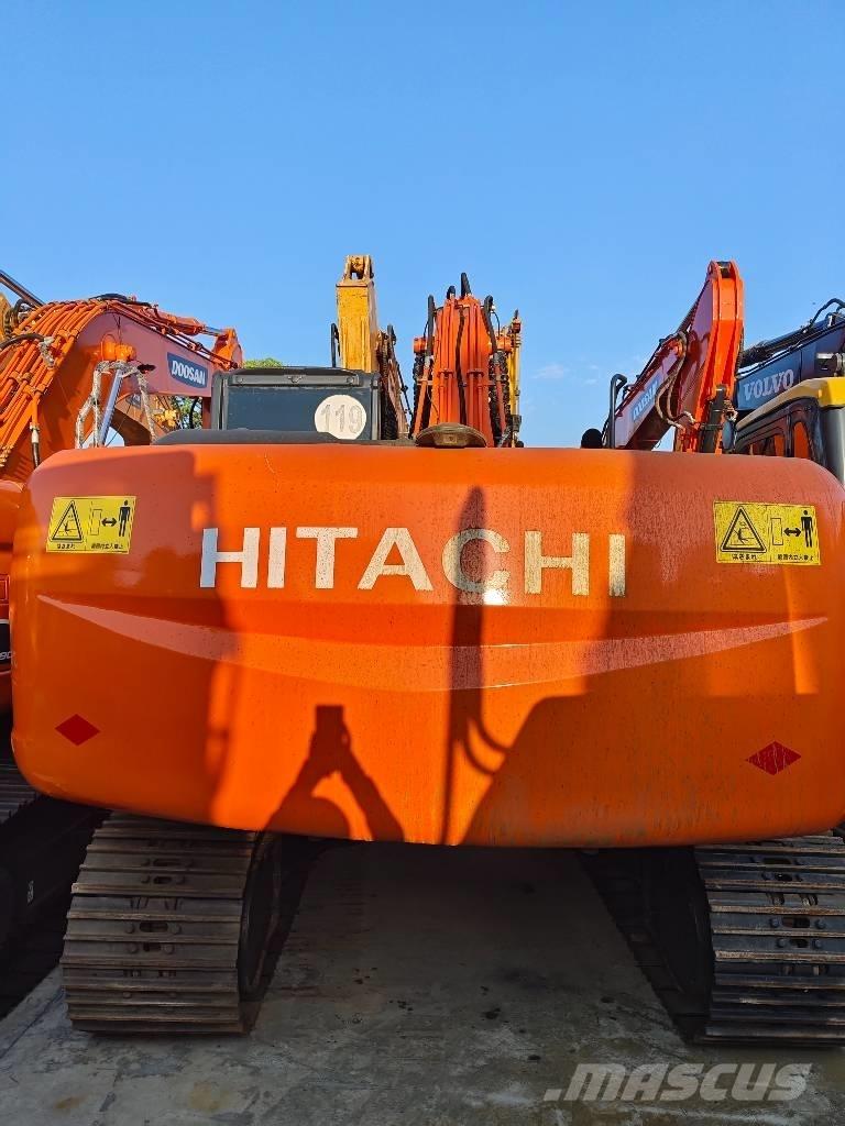 Hitachi ZX 210 Kāpurķēžu ekskavatori