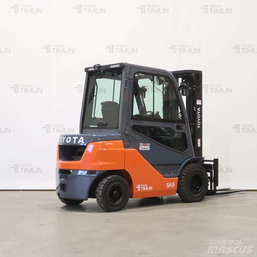 Toyota 52-8FDF25 Tehnika ar dīzeļa dzinēju