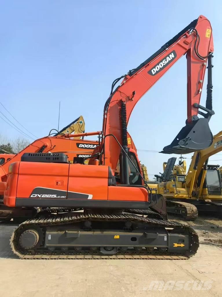 Doosan 225LC-9C Kāpurķēžu ekskavatori