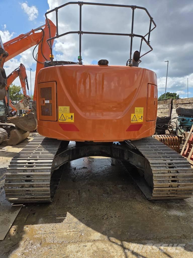 Hitachi ZX225US-6 Kāpurķēžu ekskavatori
