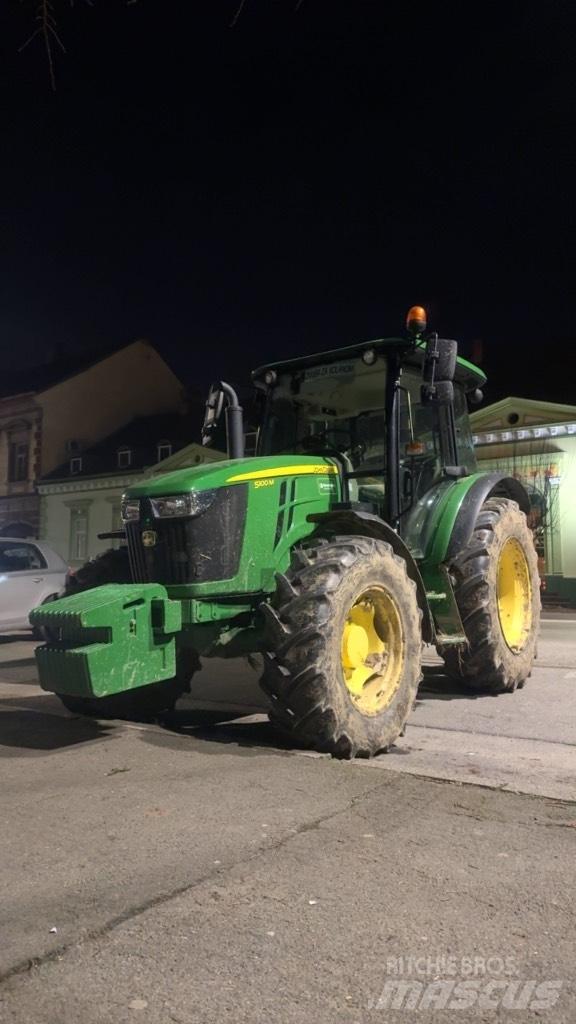 John Deere 5100 M Traktori