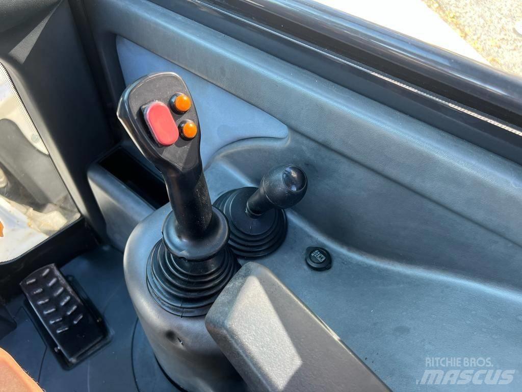 Yanmar 1201 Iekrāvēji uz riteņiem