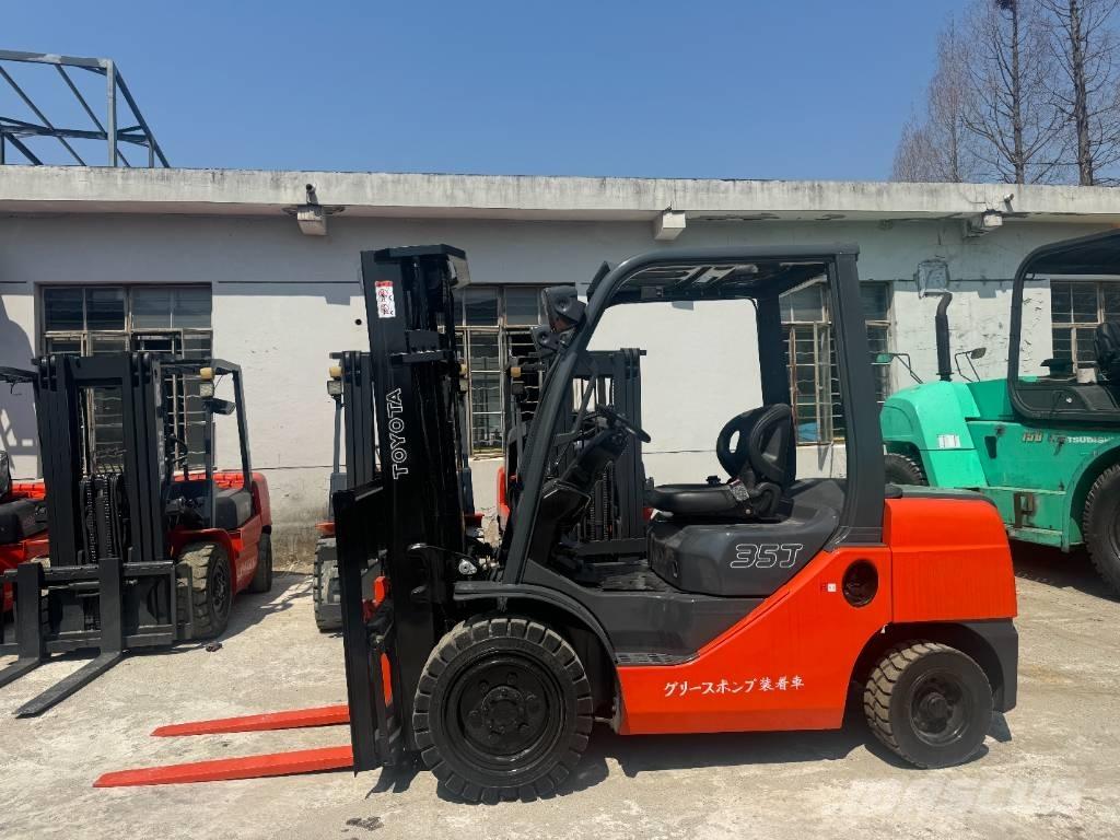 Toyota FD 35 Tehnika ar dīzeļa dzinēju