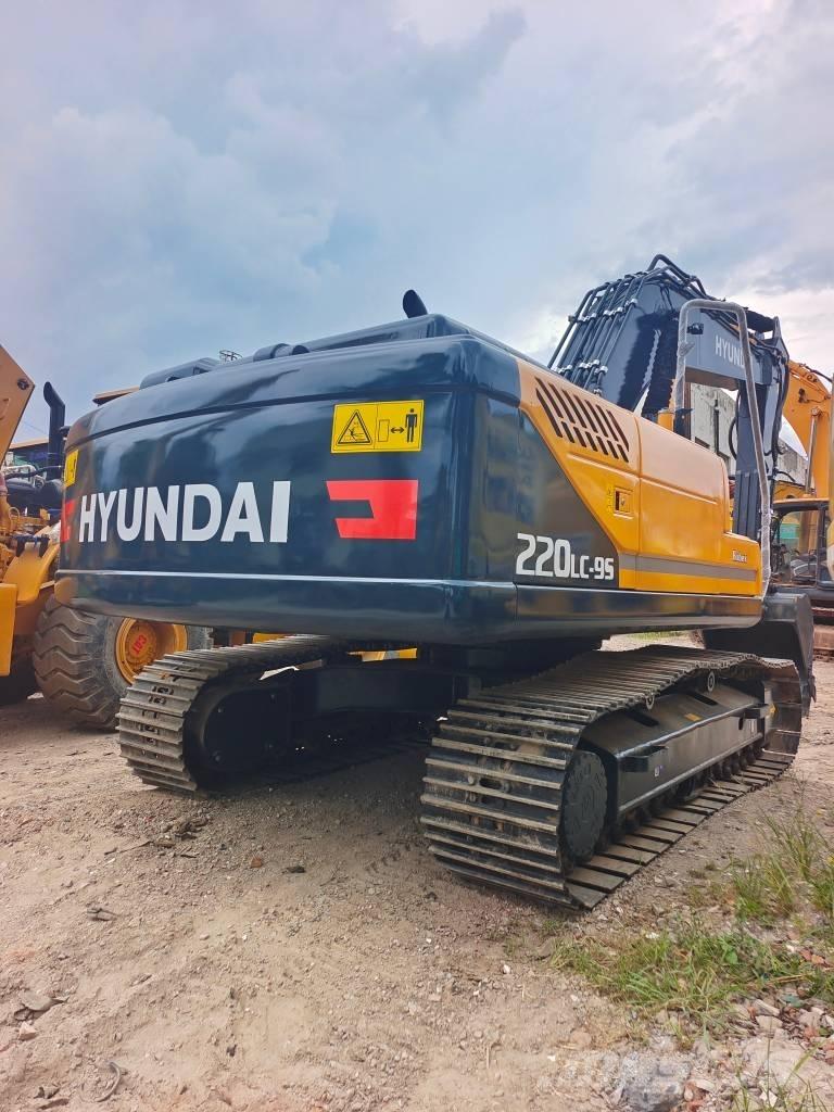 Hyundai 220LC-9S Kāpurķēžu ekskavatori