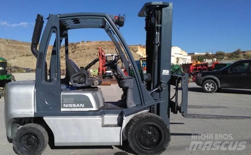Nissan FGD02A30Q Tehnika ar dīzeļa dzinēju