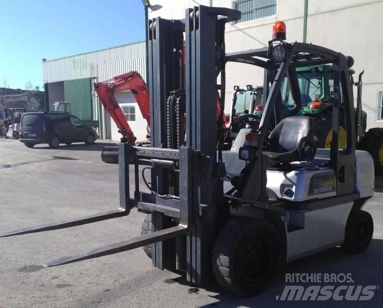Nissan FGD02A30Q Tehnika ar dīzeļa dzinēju