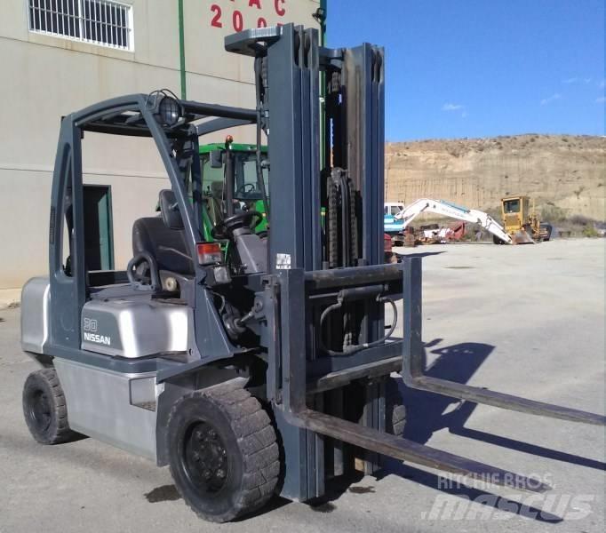 Nissan FGD02A30Q Tehnika ar dīzeļa dzinēju