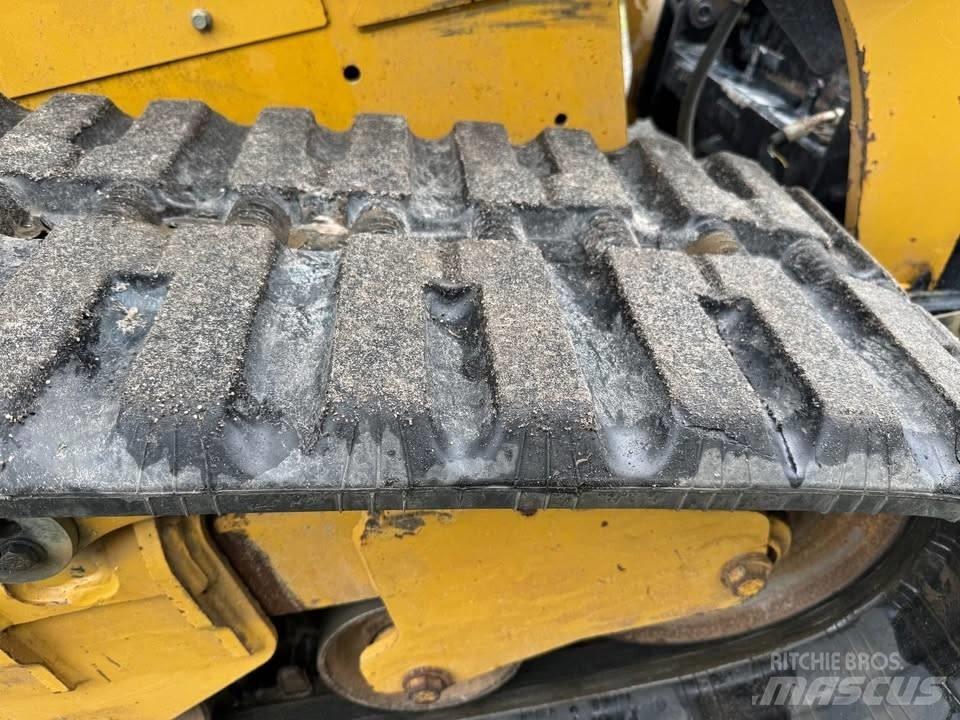 CAT 299 Lietoti riteņu kompaktiekrāvēji