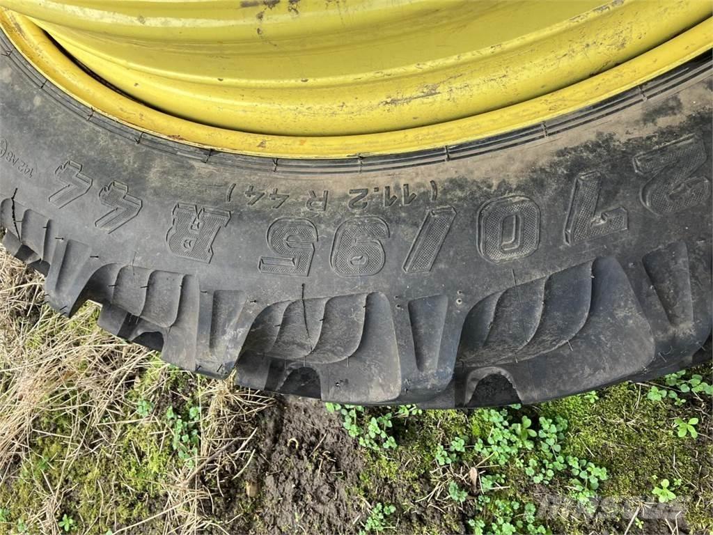 Taurus 270/95R44 Riepas, riteņi un diski