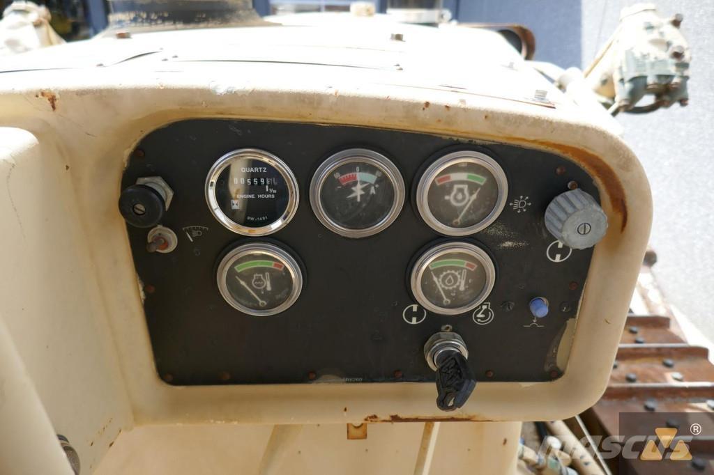 CAT D7G Ex-army Kāpurķēžu buldozeri