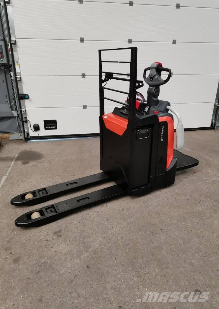 Toyota LPE220 Hidrauliskās stalažas ar platformu