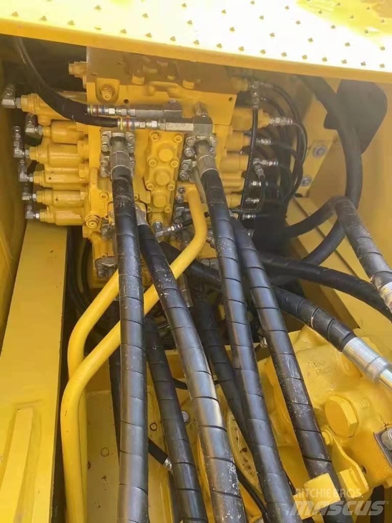 Komatsu PC 220-8 Kāpurķēžu ekskavatori