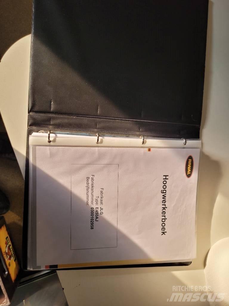 JLG E 450 AJ Strēles pacēlāji